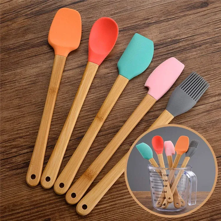 Set Spatules Silicone 5 pièces Résistantes à la Chaleur avec Manche en Bambou
