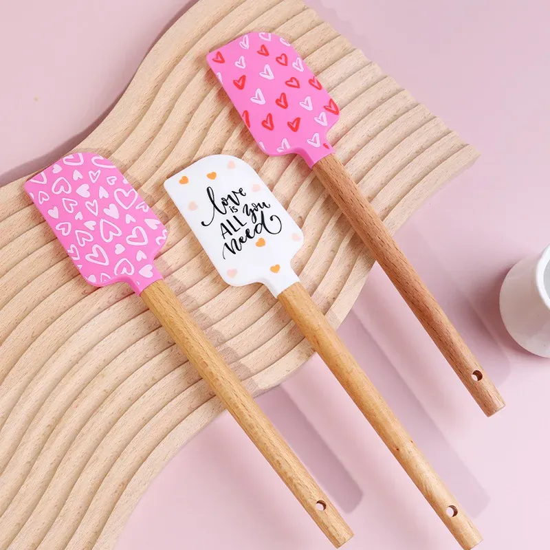 Spatule en Silicone Motifs Cœurs avec Manche en Bois