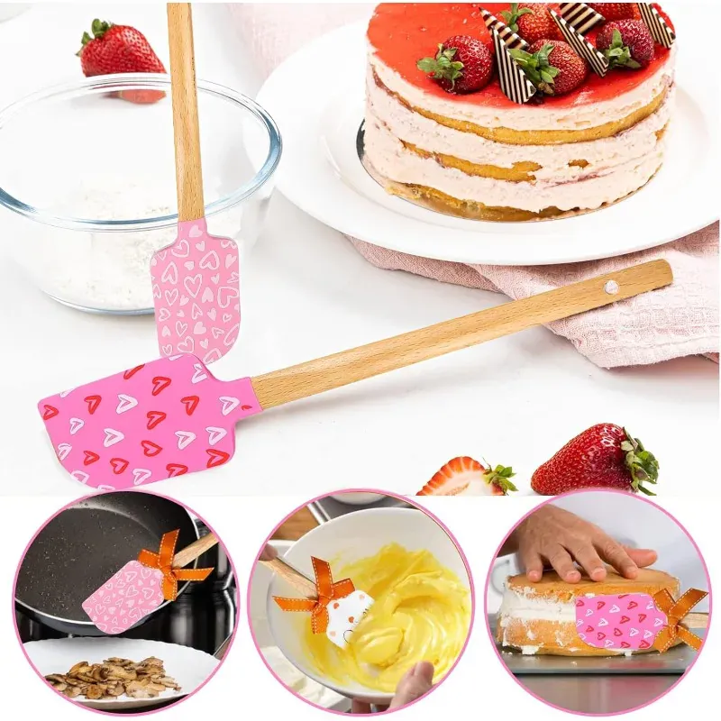 Spatule en Silicone Motifs Cœurs avec Manche en Bois