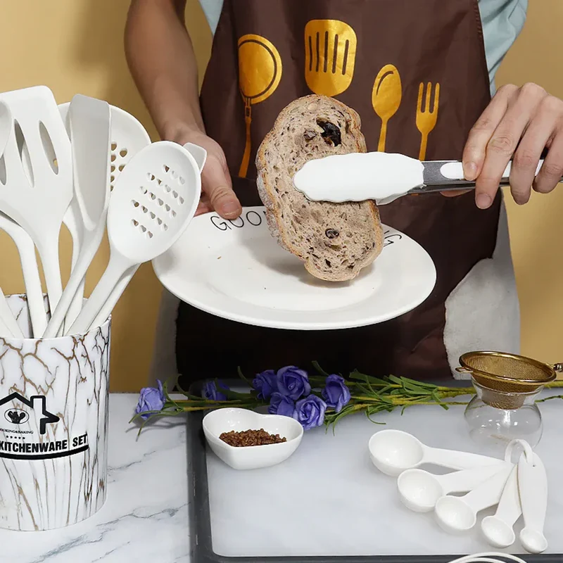 Set de 18 Ustensiles Pratiques en silicone (Rose/Blanc/Noir)