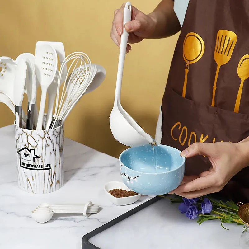 Set de 18 Ustensiles Pratiques en silicone (Rose/Blanc/Noir)