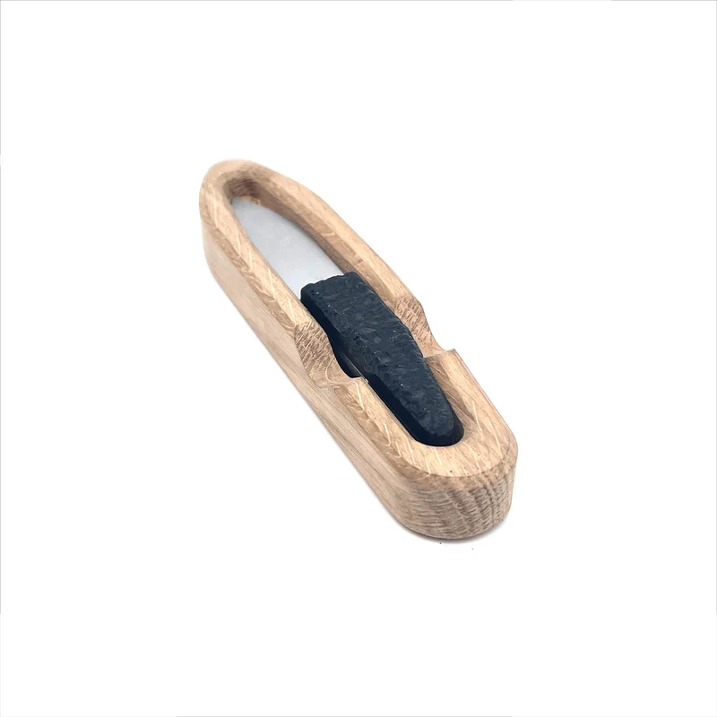 Couteau pour enfant avec un manche en charbon brut