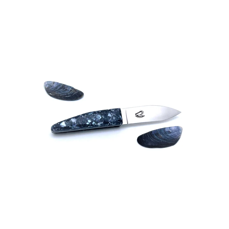 Petit cutter avec un manche en coquilles de moules recyclées