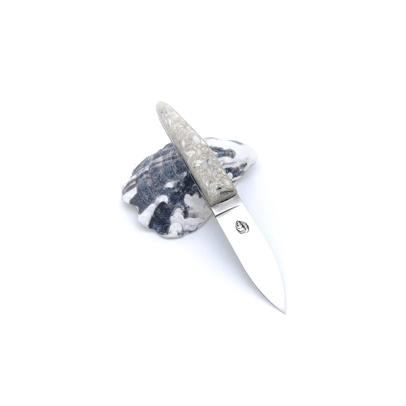 Petit cutter avec un manche en coquilles d'huîtres recyclées