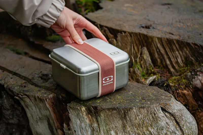 Lunch box en inox Monbento Sense L rose moka 1L pour micro-ondes