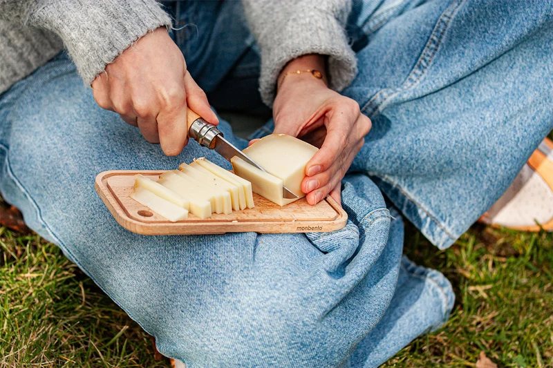 Planche à découper nomade Monbento MB Cut Original en bois de hêtre