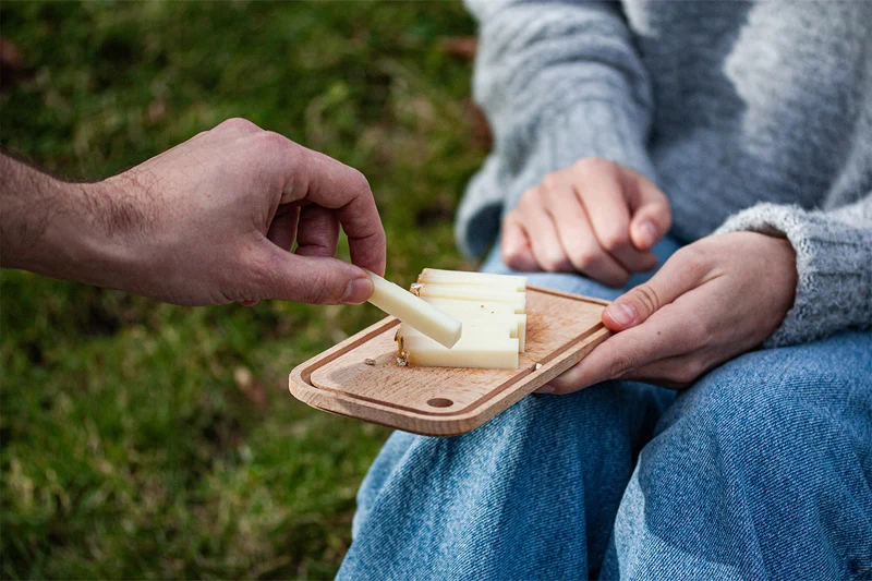 Planche à découper nomade Monbento MB Cut Original en bois de hêtre