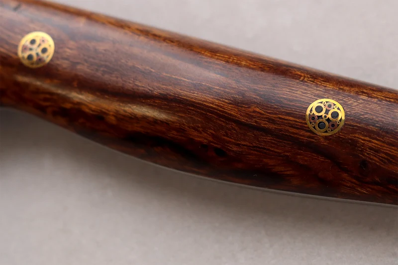 Couteau santoku 17cm japonais artisanal Nigara Hamono Black Tsuchime SG2 manche bois de fer