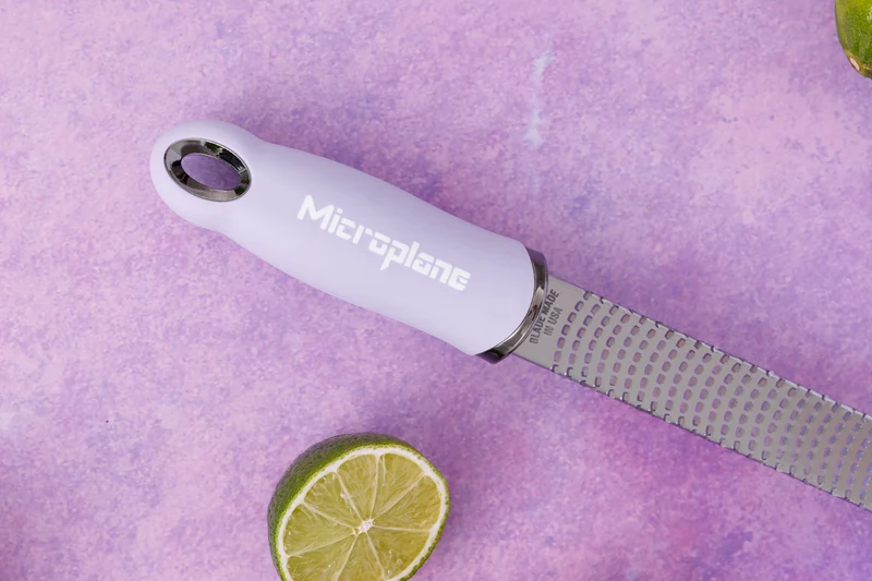 Râpe-Zesteur Microplane Premium Pop of Colour Fleur de Lavande - 20,3cm