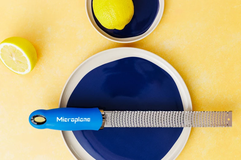 Râpe-Zesteur Microplane Premium Pop of Colour Bleu Myrtille - 20,3cm