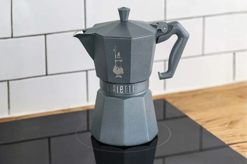 Cafetière italienne Bialetti Moka Exclusive Octagonal induction gris argent