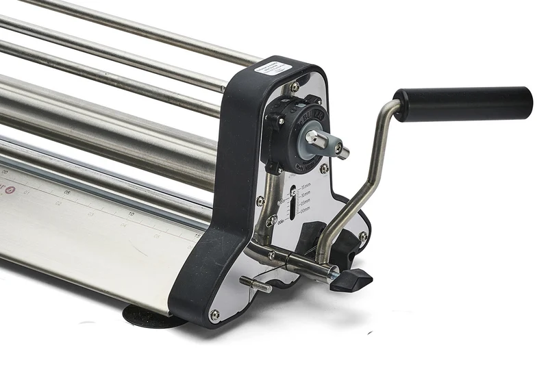 Laminoir multipâte De Buyer PRO en inox et polyamide