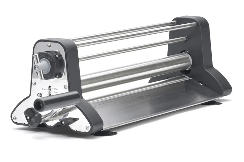 Laminoir multipâte De Buyer PRO en inox et polyamide