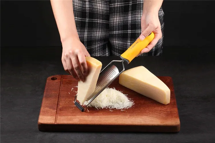 Zesteur en Acier Inoxydable pour Agrumes et Fromage | Avec Brosse