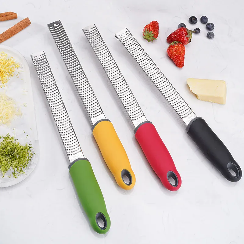 Zesteur en Inox pour Fruits et Fromage - 4 Lames Poignée Antidérapante