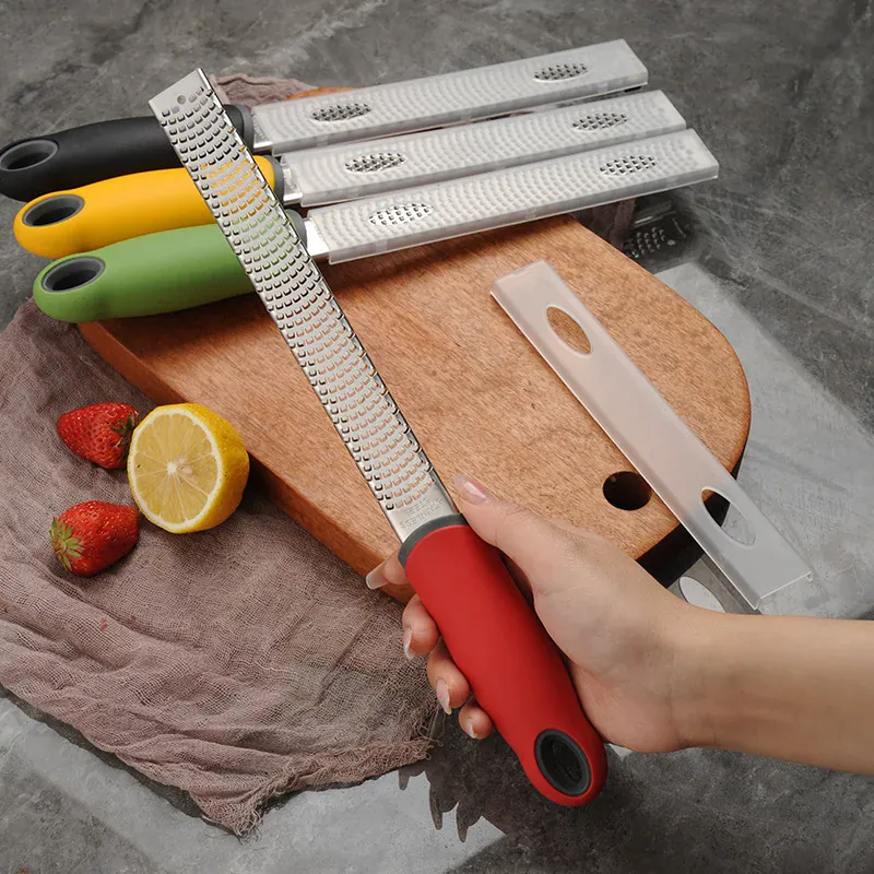 Zesteur en Inox pour Fruits et Fromage - 4 Lames Poignée Antidérapante