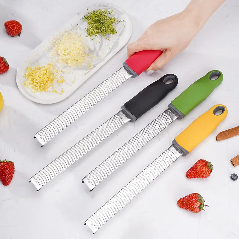 Zesteur en Inox pour Fruits et Fromage - 4 Lames Poignée Antidérapante