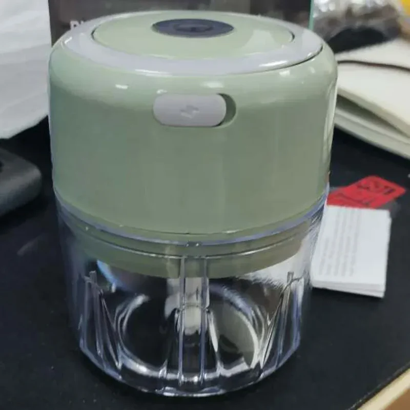Mini Hachoir Électrique Rechargeable USB 250 ml — Ail, Oignon, Herbes