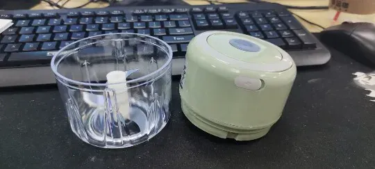 Mini Hachoir Électrique Rechargeable USB 250 ml — Ail, Oignon, Herbes