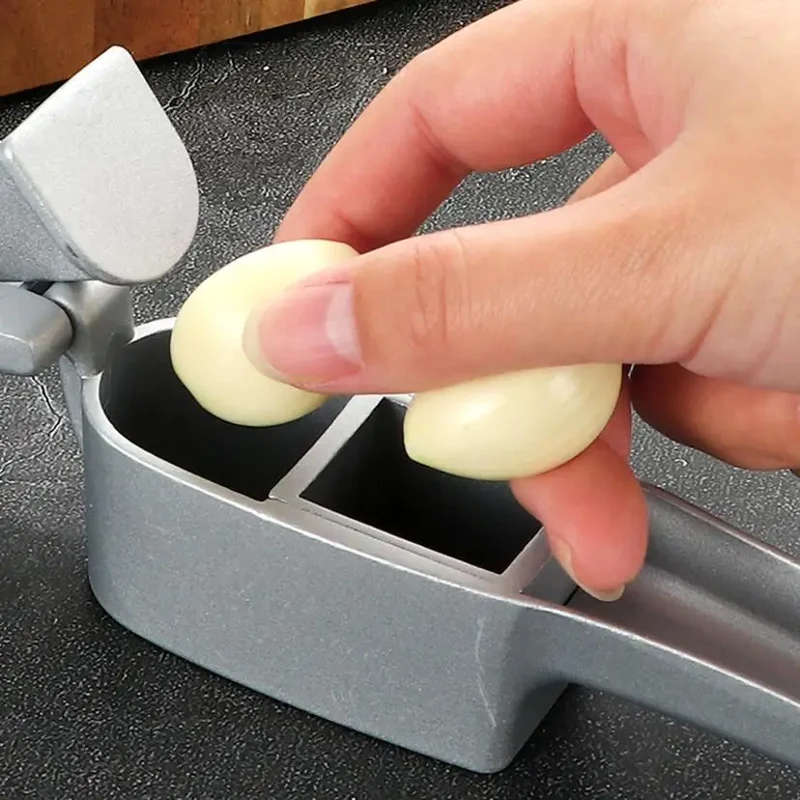 Presse-Ail Aluminium Manuel Multifonction avec Éplucheur 1 Pièce