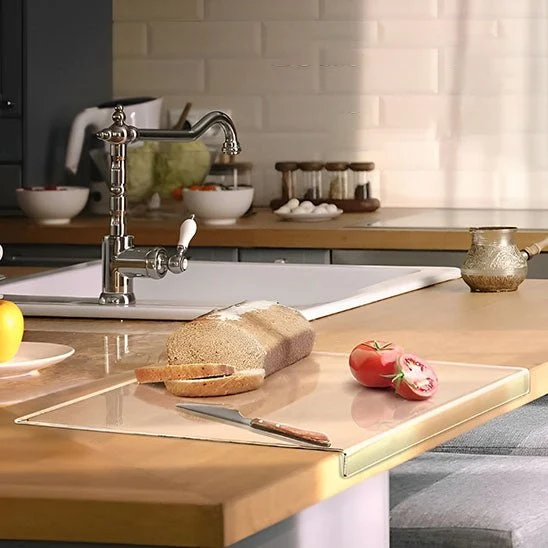 Planche a decouper avec bord d'arrêt ™