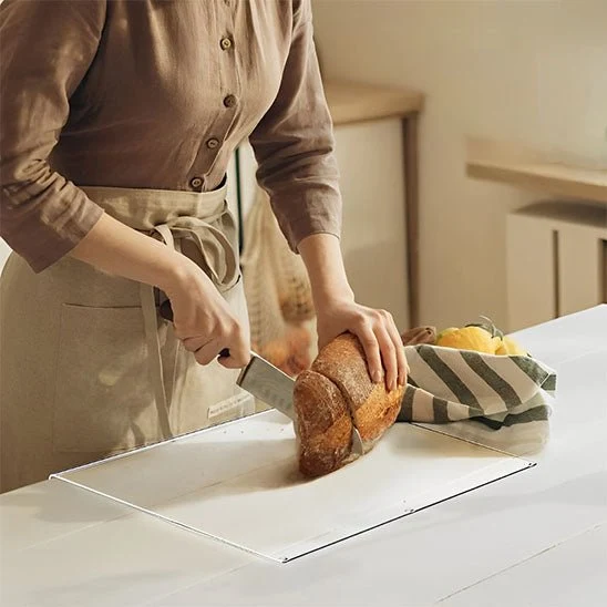 Planche a decouper avec bord d'arrêt ™