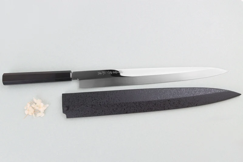 Couteau fuguhiki 33cm Sakai Takayuki BS2 Honyaki poli miroir en ébène et saya en magnolia noir