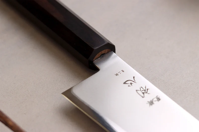 Couteau de chef gyuto kiritsuke 24cm japonais artisanal Hatsukokoro Kaijin BS2 ébène