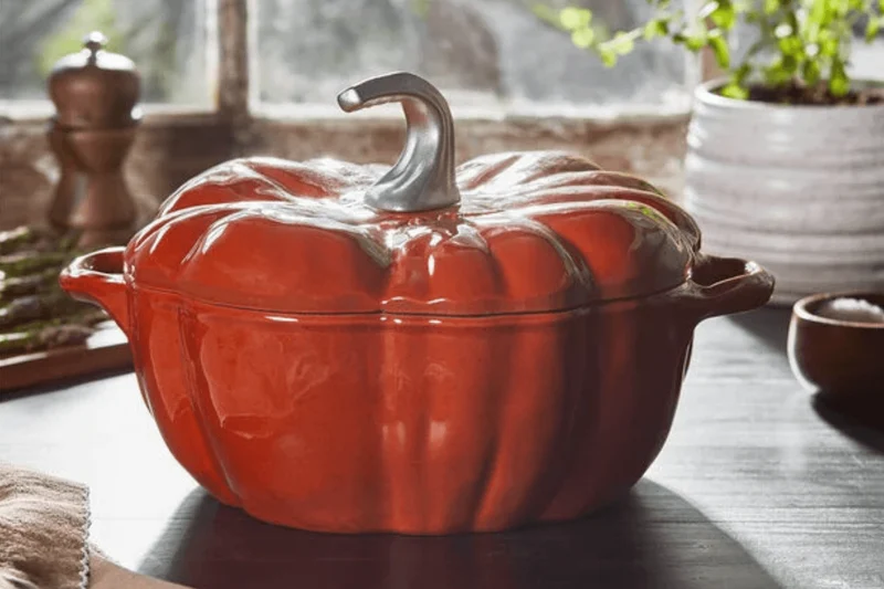 Cocotte Staub citrouille en fonte émaillée orange 24cm