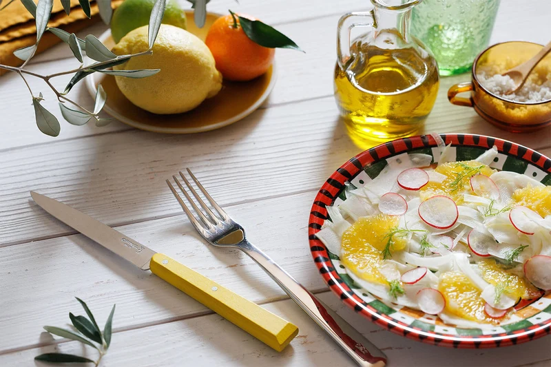Couteau de table Opinel Bon Appétit Bois n°125 lame 11cm en inox manche en charme jaune