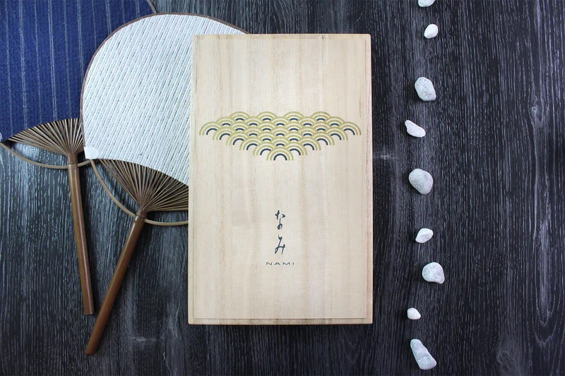 Coffret 4 couteaux à steak japonais Kanetsugu Nami damassées 4 coloris