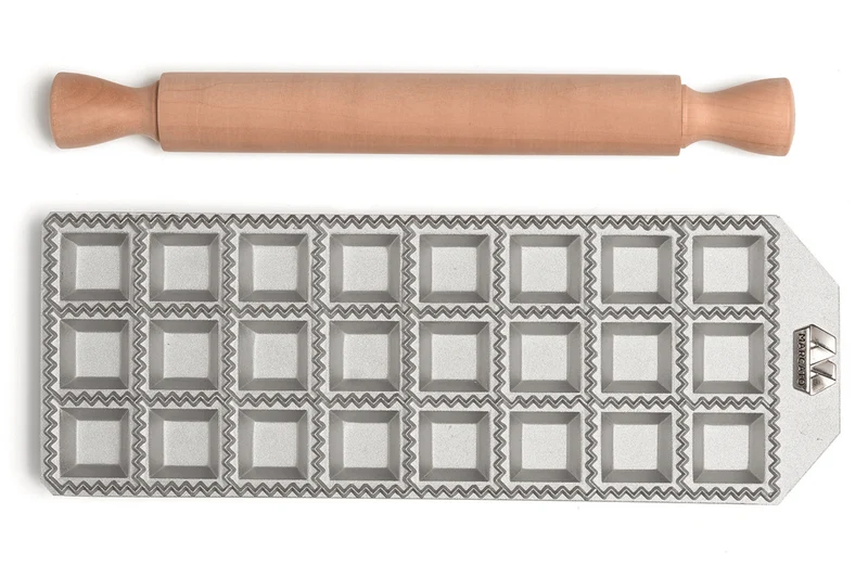 Moule à raviolis Marcato Classic 24 empreintes carrées + mini rouleau en bois