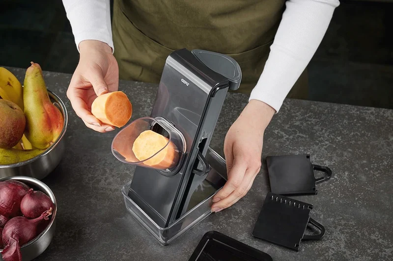 Mandoline verticale Gefu Stando avec récipient de collecte et couvercle