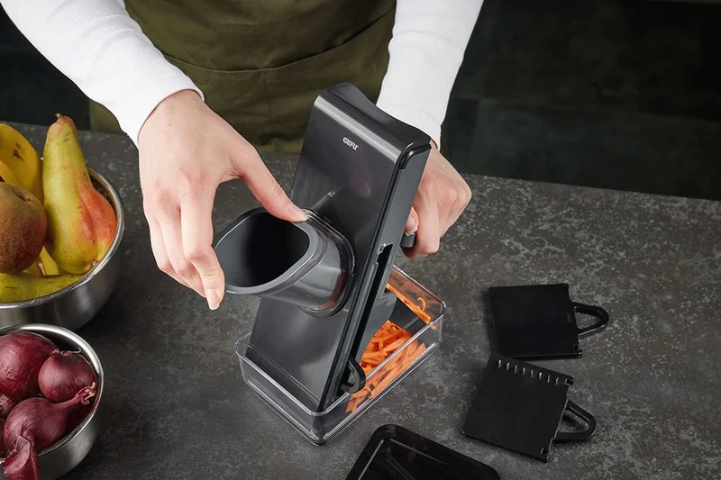 Mandoline verticale Gefu Stando avec récipient de collecte et couvercle