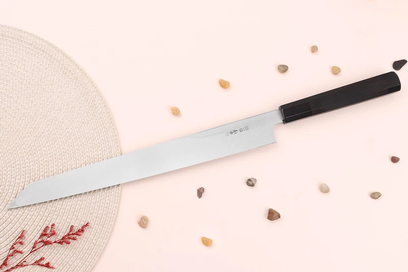 Couteau yanagiba kiritsuke japonais artisanal 33cm Sakai Takayuki Byakko manche en ébène + étui