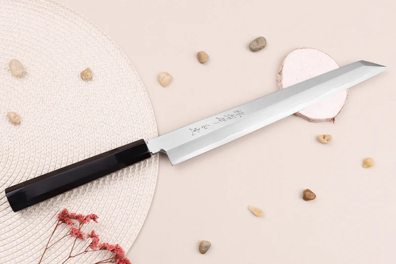 Couteau yanagiba kiritsuke japonais artisanal 27cm Sakai Takayuki Byakko manche en ébène + étui