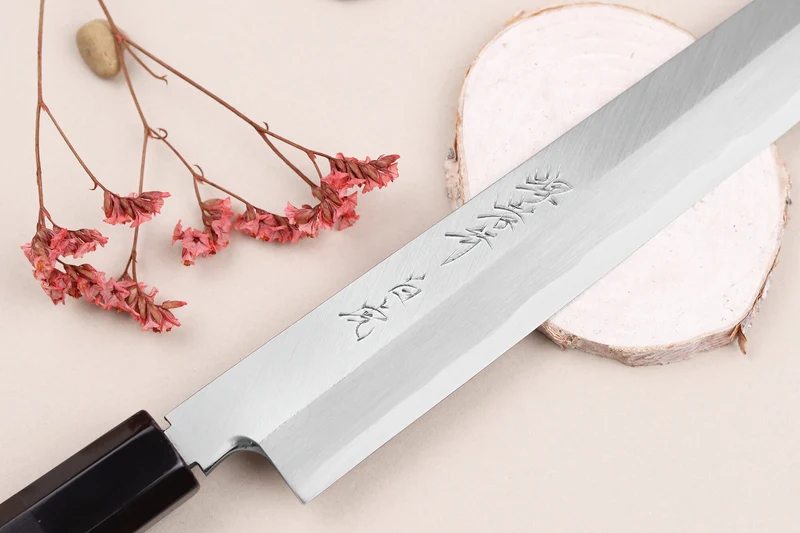 Couteau yanagiba kiritsuke japonais artisanal 27cm Sakai Takayuki Byakko manche en ébène + étui