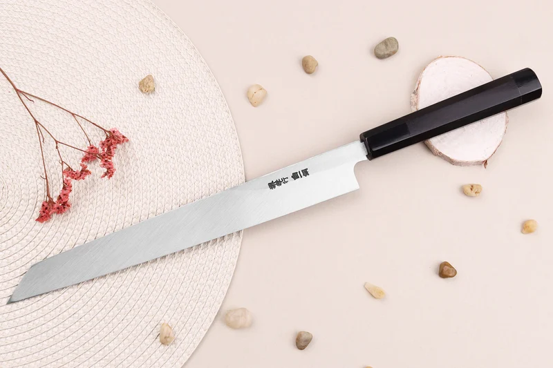 Couteau yanagiba kiritsuke japonais artisanal 27cm Sakai Takayuki Byakko manche en ébène + étui