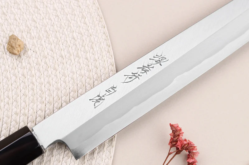 Couteau yanagiba japonais artisanal 27cm Sakai Takayuki Byakko manche en ébène + étui