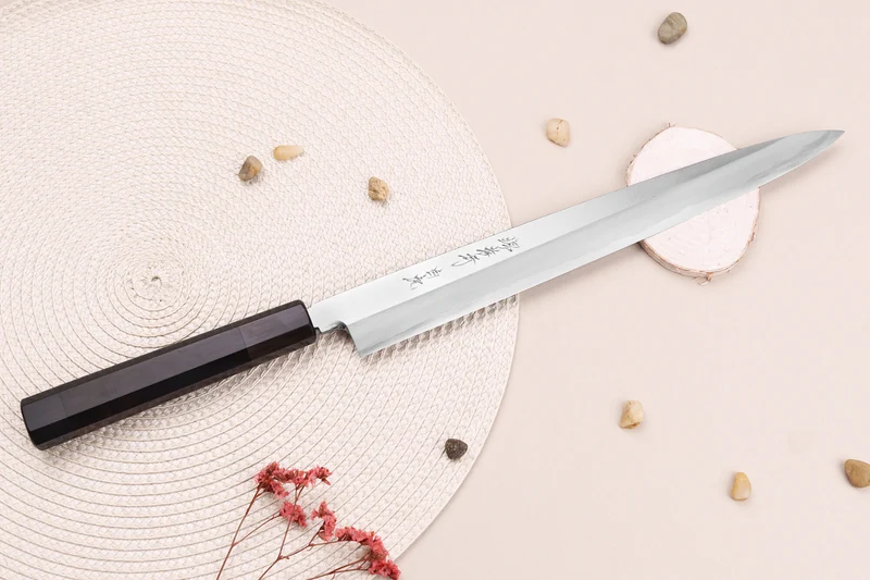 Couteau yanagiba japonais artisanal 30cm Sakai Takayuki Byakko manche en ébène + étui