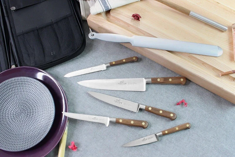 Mallette cuisinier Sabatier Périgord 5 couteaux fabrication française + 1 fusil