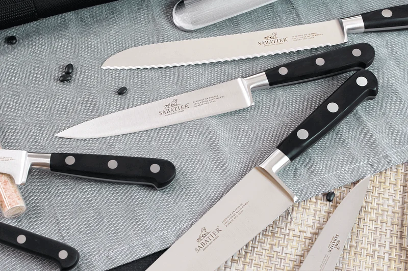 Mallette Sabatier Idéal Inox 100% forgés 7 couteaux fabrication française + 1 fourchette + 1 fusil