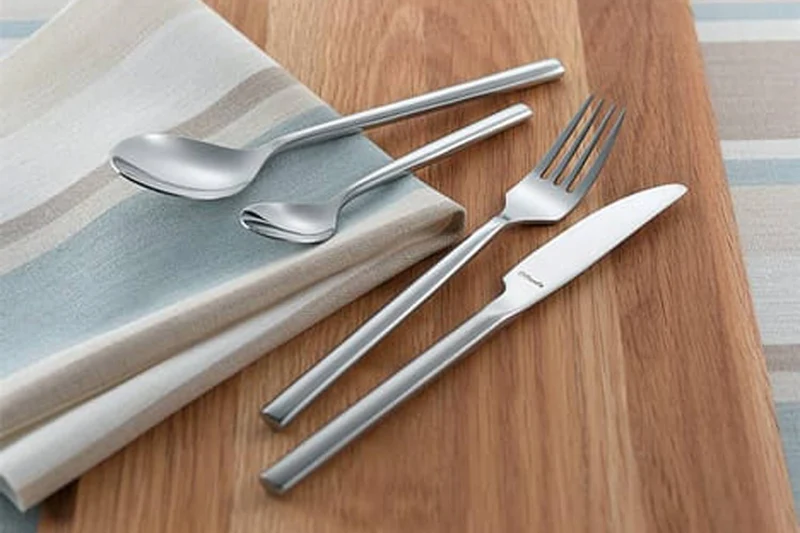 Ménagère 24 couverts de table Carlton Amefa inox 18/0