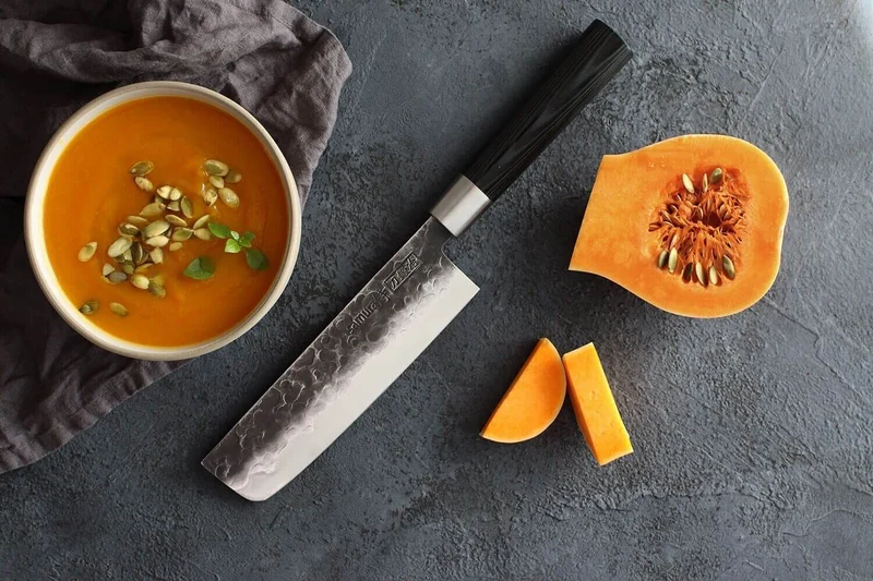 Coffret 3 couteaux Samura Blacksmith martelés : universel + santoku + nakiri
