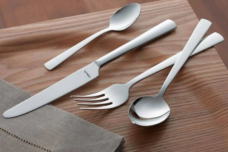 Ménagère 24 couverts de table Moderno Amefa inox 18/10