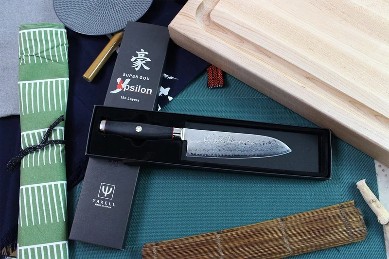 Couteau santoku japonais Yaxell SuperGou Ypsilon 16.5cm damas 193 couches