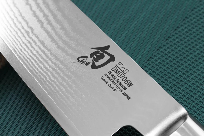 Couteau de chef japonais Kai Shun Classic White damas 33 couches 20cm
