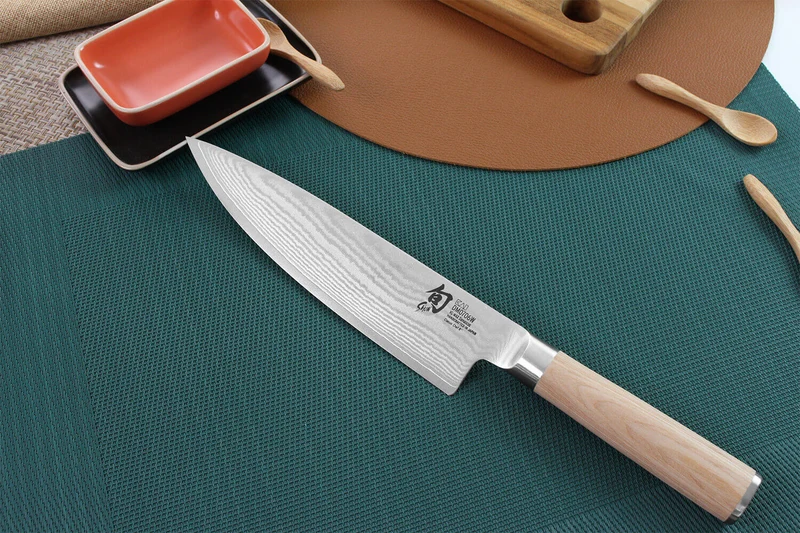 Couteau de chef japonais Kai Shun Classic White damas 33 couches 20cm