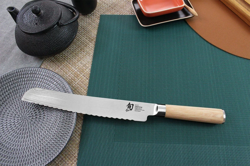 Couteau à pain japonais Kai Shun Classic White damas 33 couches 23cm