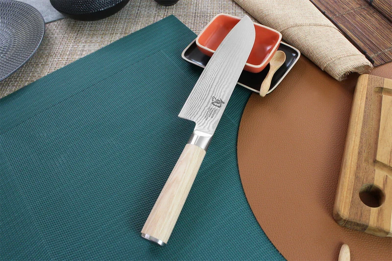 Couteau santoku japonais Kai Shun Classic White damas 33 couches 18cm